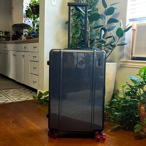 Floyd Check In Travel Luggage Case in Tarmac Gray
